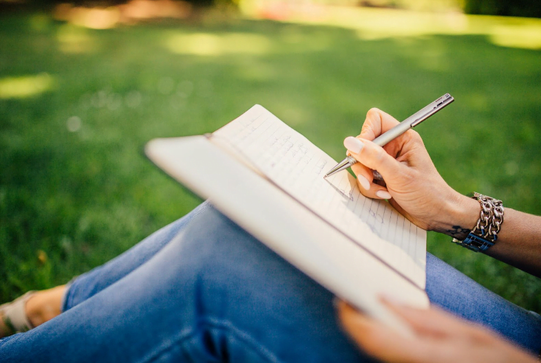 10 Journal Prompts to Boost Your Productivity at Work